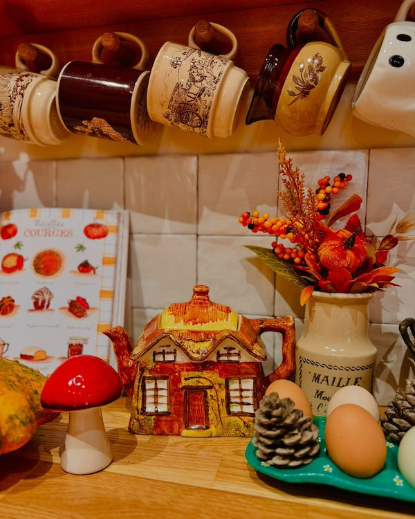 s106 Handcrafted Mug & Display Shelf – The Perfect Kitchen Accent