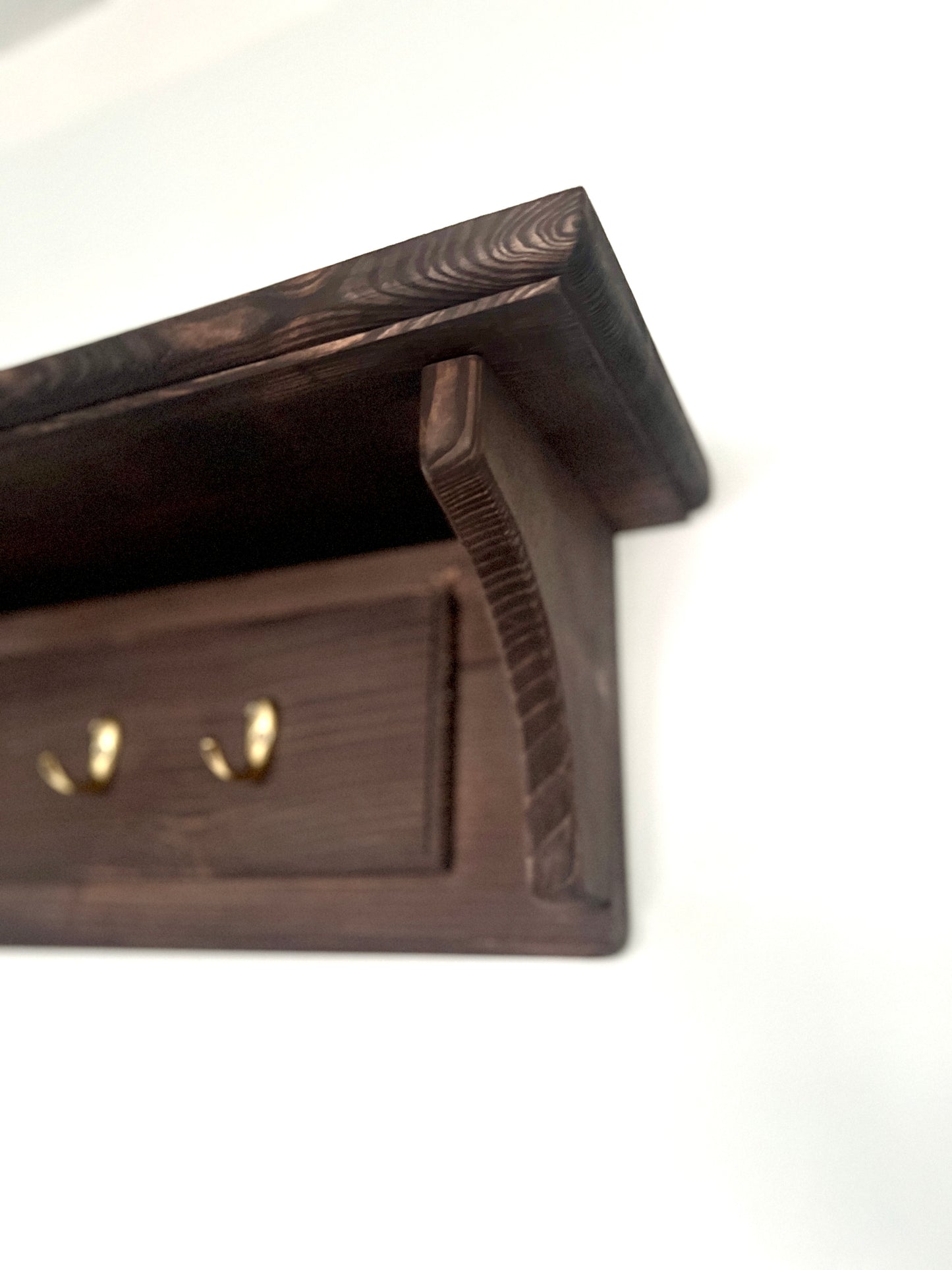 h8 Wall mounted coat rack with top shelf