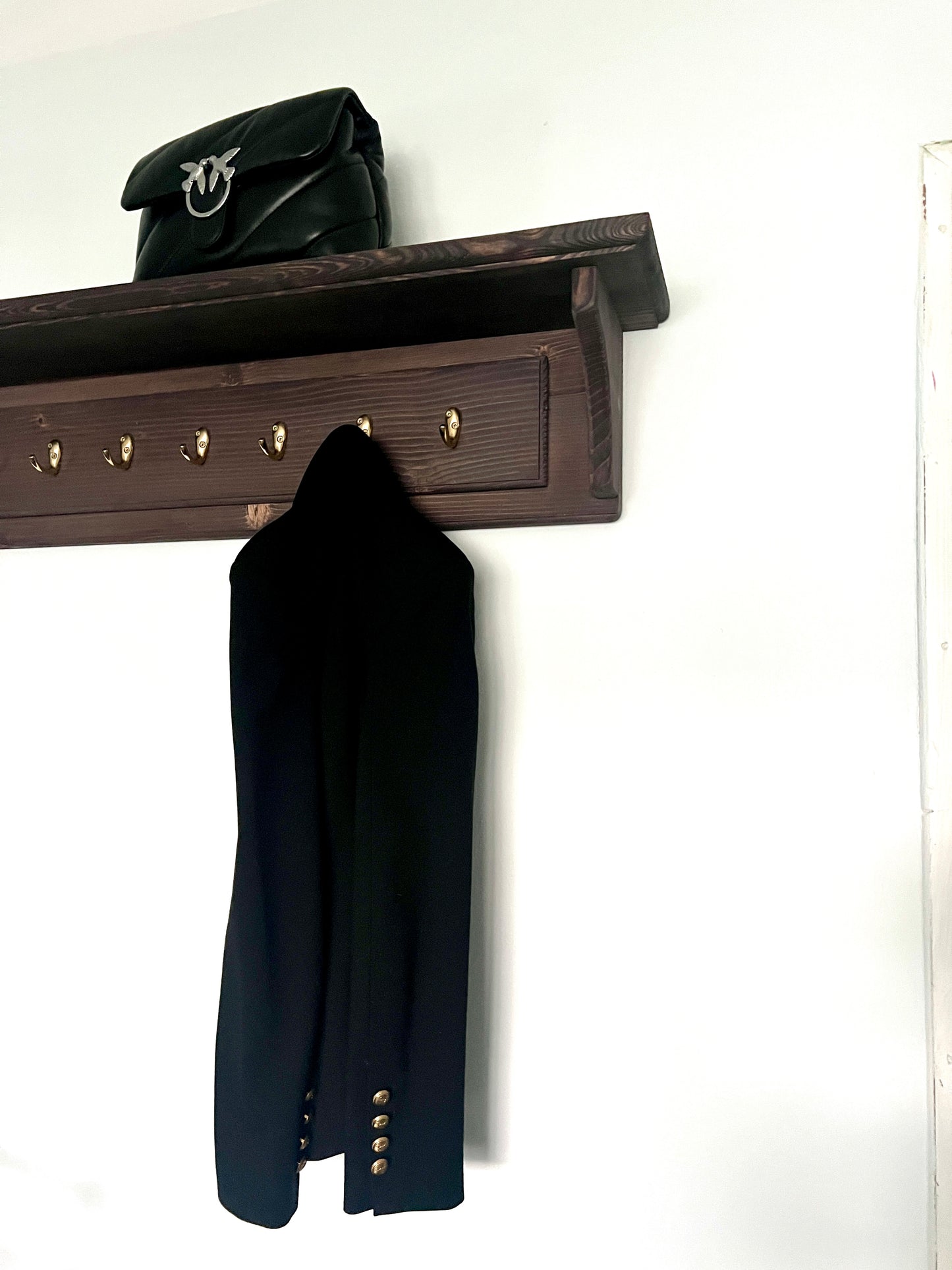 h8 Wall mounted coat rack with top shelf