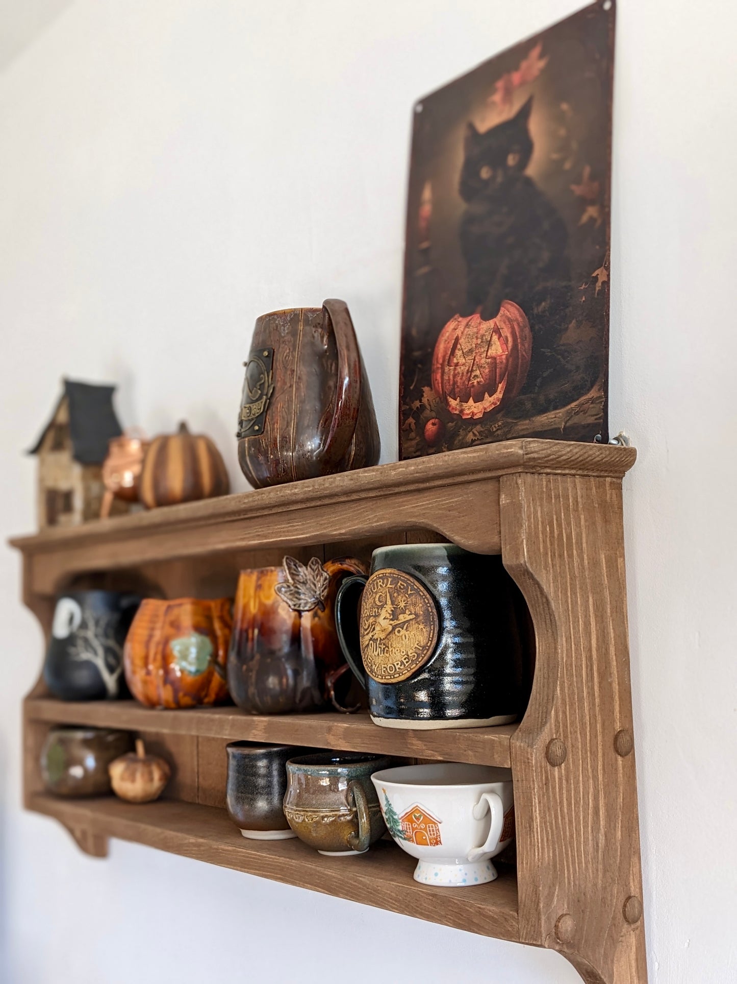s22 Cottage kitchen wall mounted open shelf