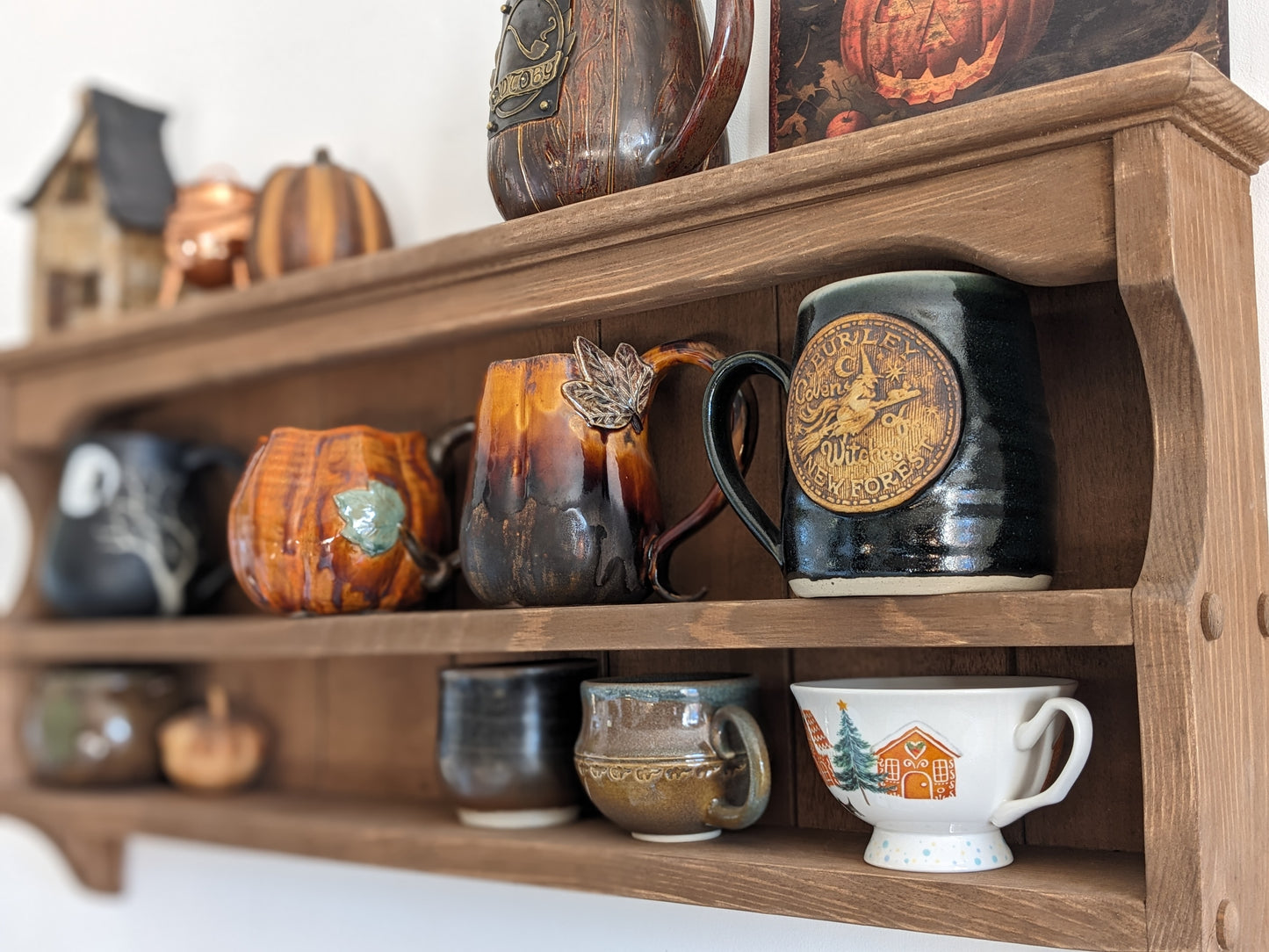 s22 Cottage kitchen wall mounted open shelf