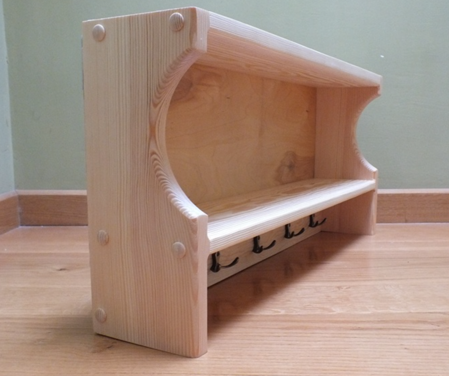 s23 Open one compartment wall cabinet with hooks