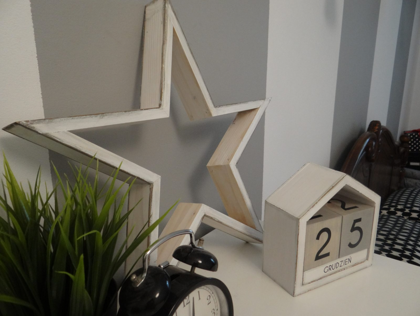Decorative wooden standing star