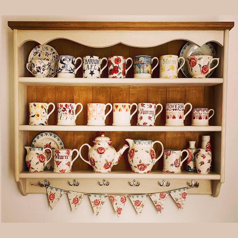 s101 Elegant Handmade Wooden Mug & Display Shelf