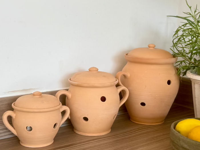 CLAYRA Terra-pots – Breathable Terracotta Storage Jars for Garlic, Onions & Root Vegetables