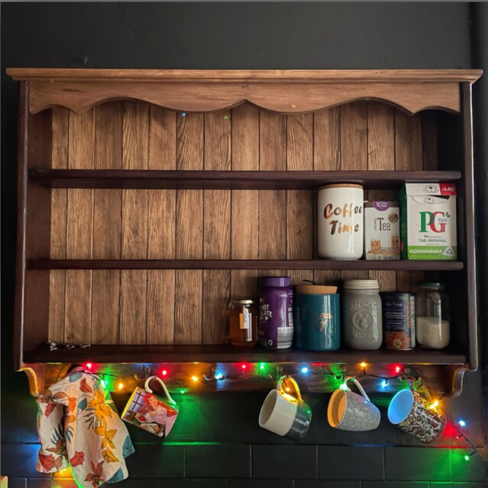 s101 Elegant Handmade Wooden Mug & Display Shelf