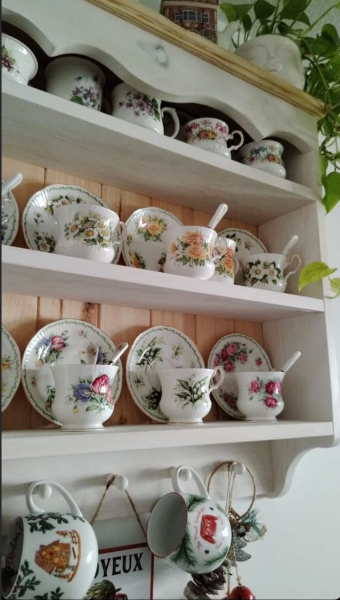 s101 Elegant Handmade Wooden Mug & Display Shelf