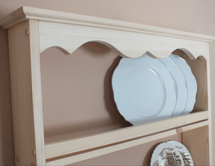 s103 Handmade Natural Pine Plate Rack Shelf with Pegs – Classic Country Elegance