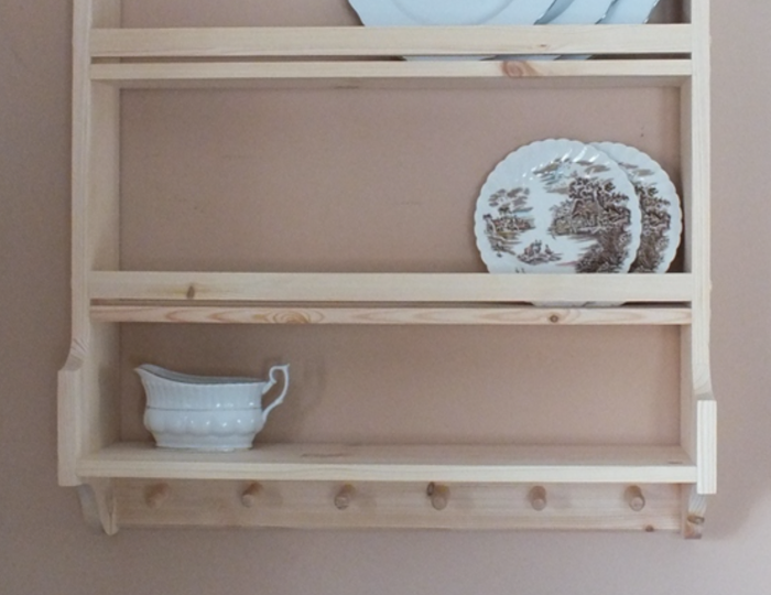 s103 Handmade Natural Pine Plate Rack Shelf with Pegs – Classic Country Elegance