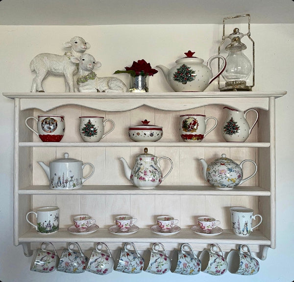 s106 Handcrafted Mug & Display Shelf – The Perfect Kitchen Accent