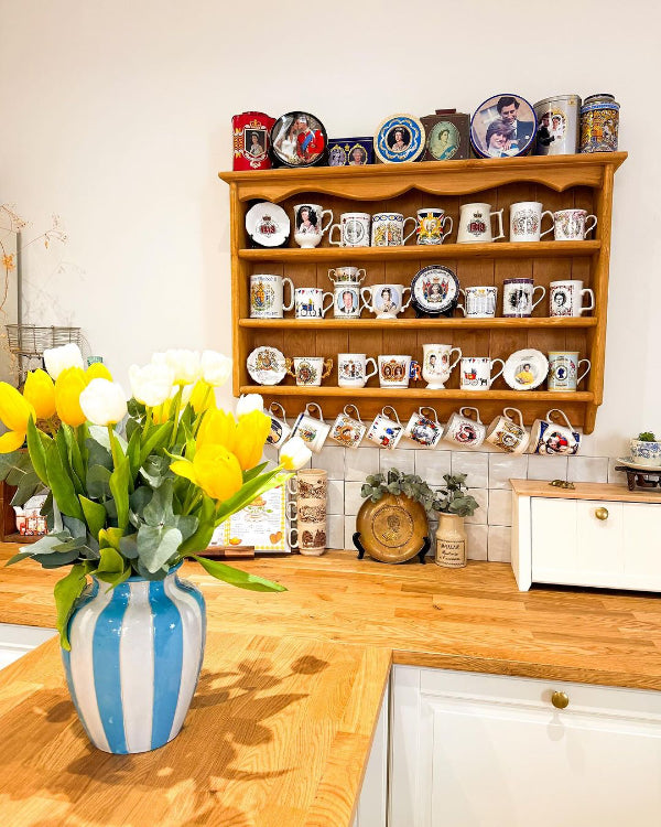 s106 Handcrafted Mug & Display Shelf – The Perfect Kitchen Accent