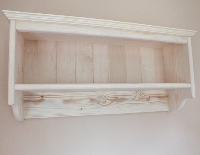 s70 Rustic Wooden Wall-Mounted Kitchen Shelf with Mug Pegs
