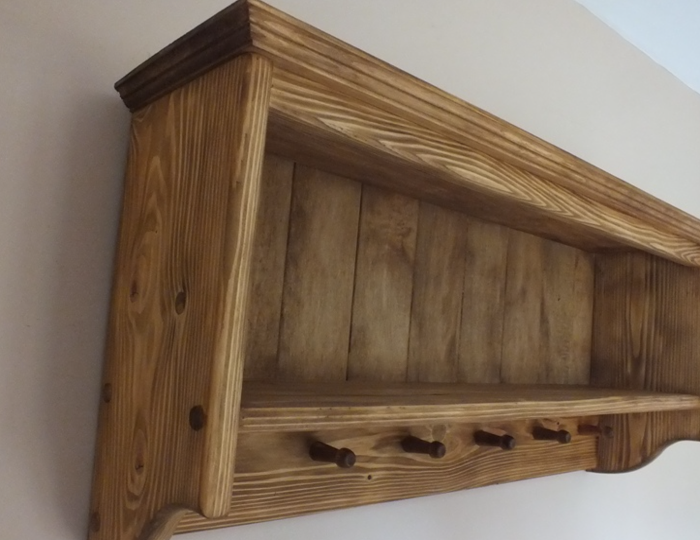 s70 Rustic Wooden Wall-Mounted Kitchen Shelf with Mug Pegs
