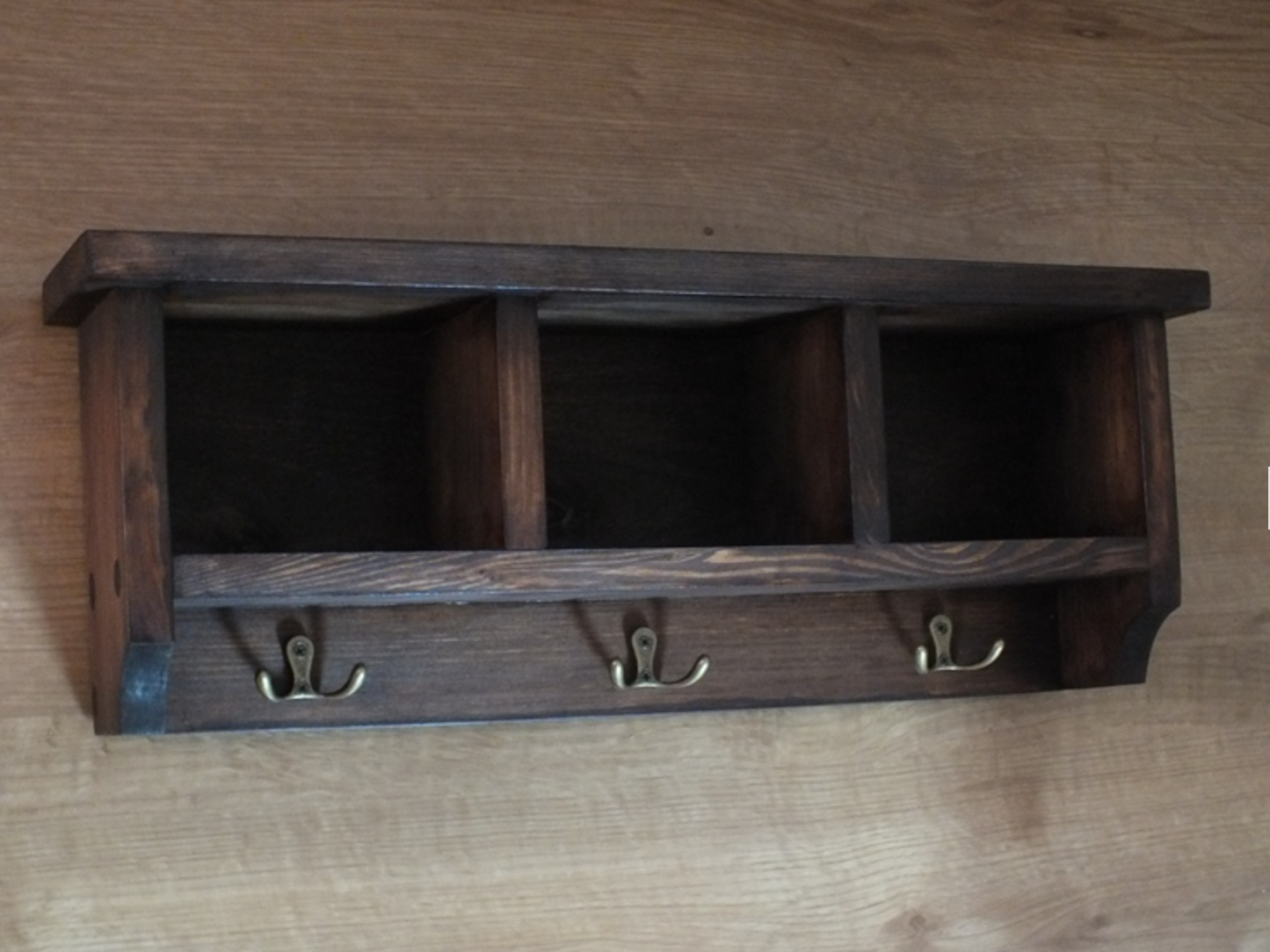 s2 Small three compartments wall mounted unit with bottom panel hooks