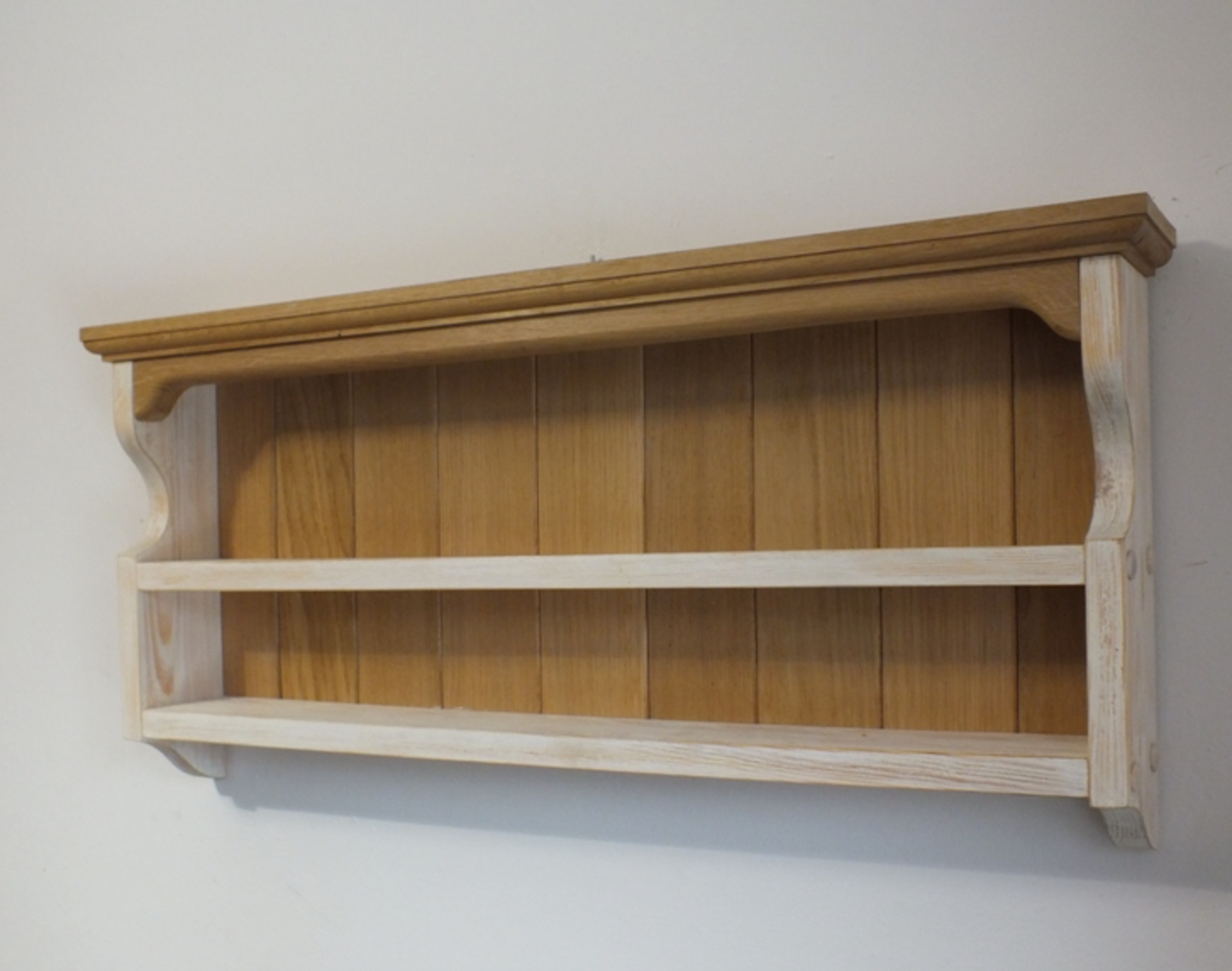 s22 Cottage kitchen wall mounted open shelf