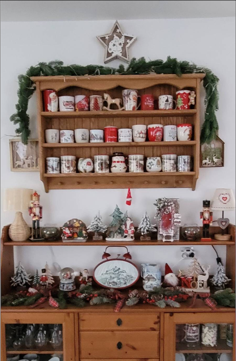 s106 Handcrafted Mug & Display Shelf – The Perfect Kitchen Accent