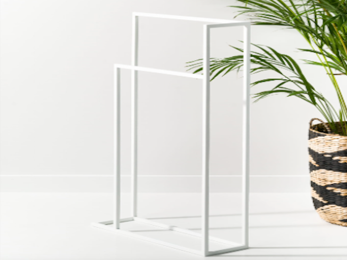 BO Minimalist Freestanding Towel Rack – Modern Metal Frame