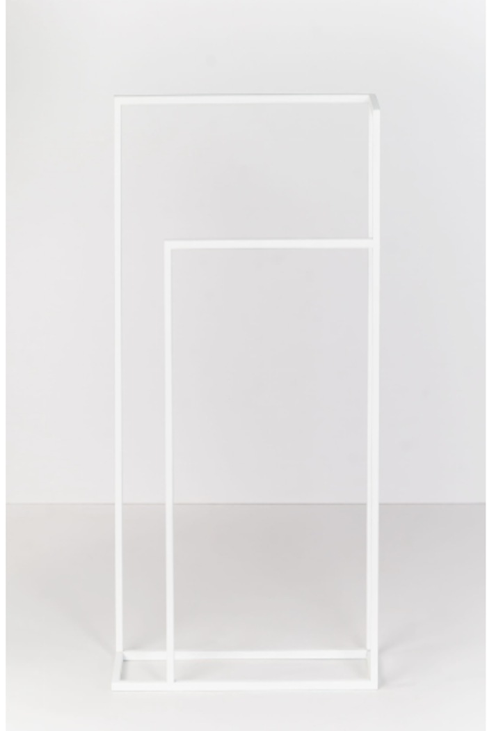 BO Minimalist Freestanding Towel Rack – Modern Metal Frame