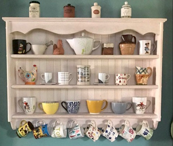 s106 Handcrafted Mug & Display Shelf – The Perfect Kitchen Accent