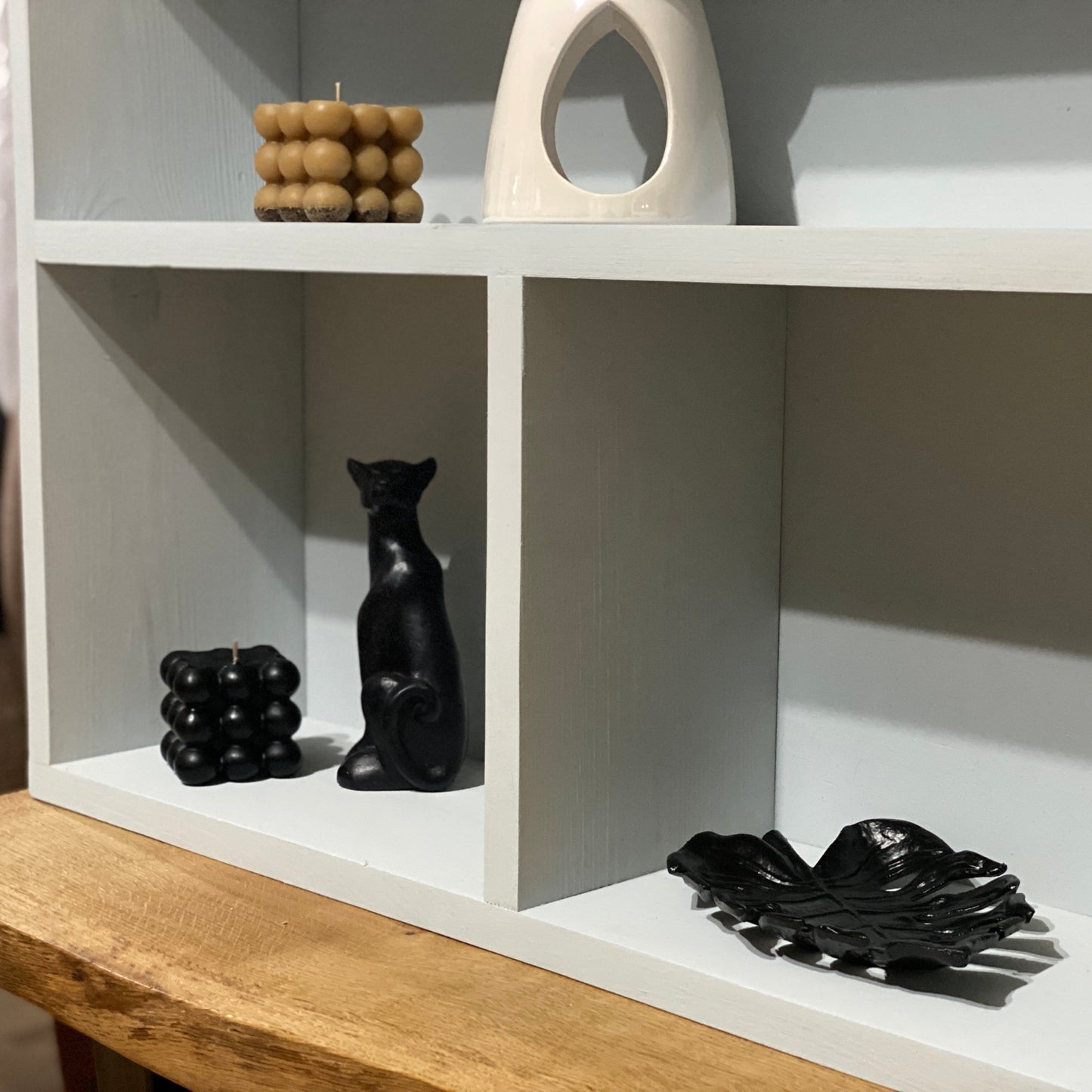 Amy — Wall-Mounted Cube Shelf