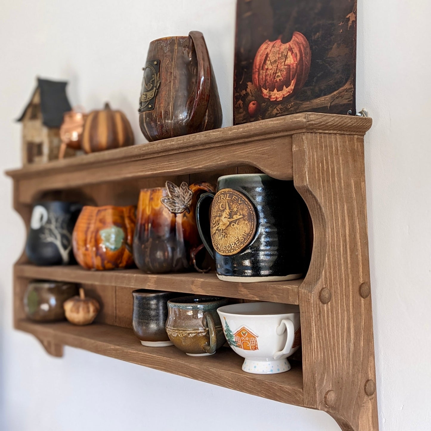 Heloise — Cottage Wall Shelf & Mug Display