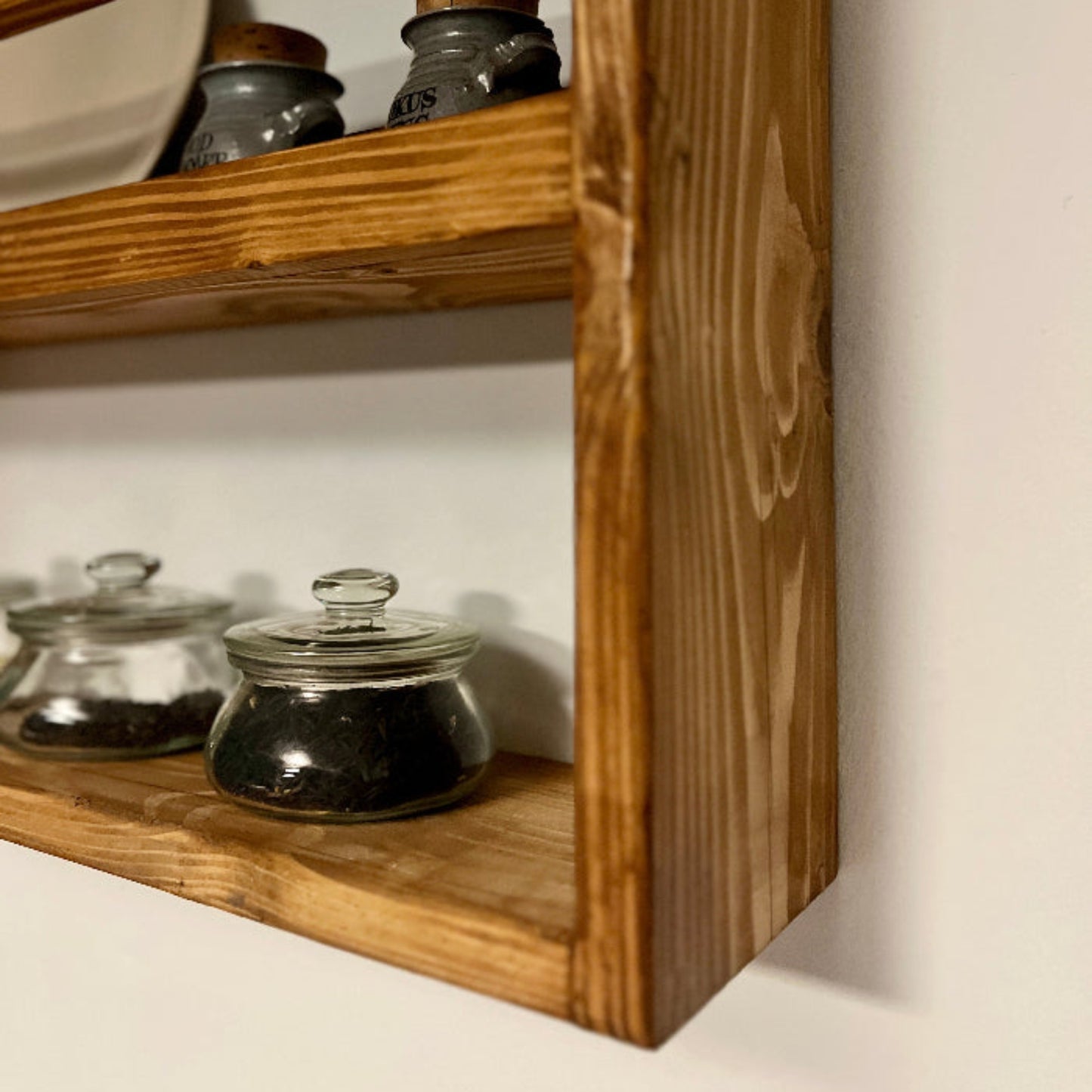 Mathilde – Wall-Mounted Plate & Mug Rack