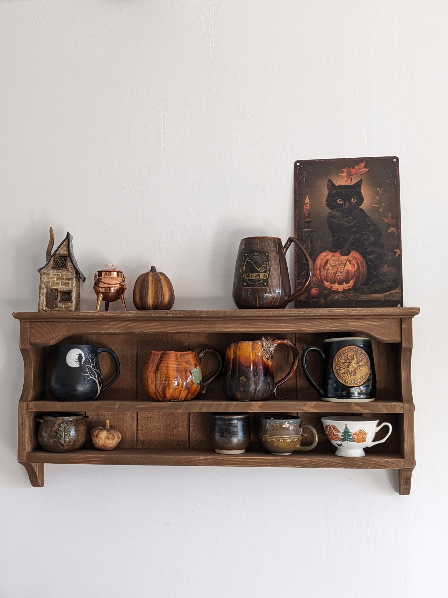 s22 Cottage kitchen wall mounted open shelf