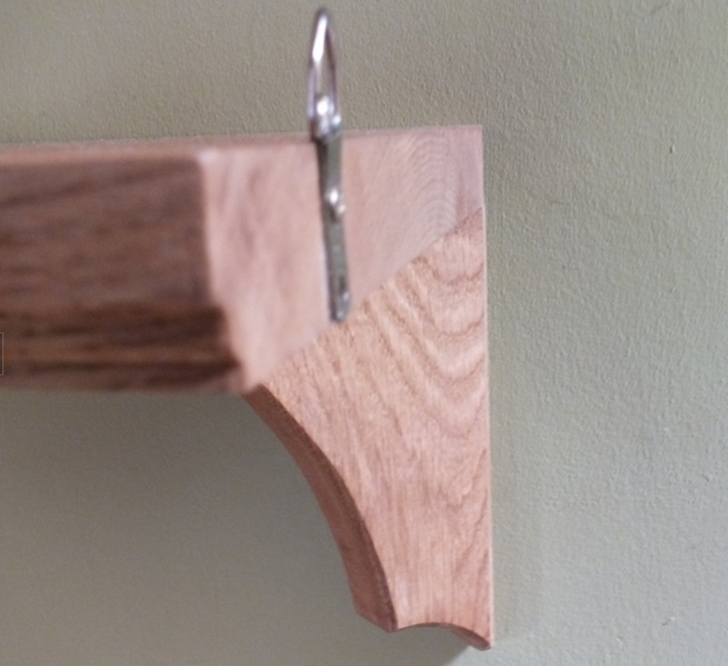 s82 Corner shelf mado of solid oak | Oak corner shelf