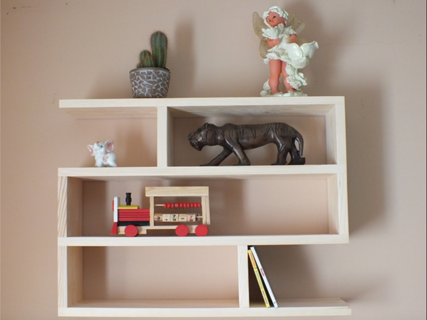 s61 Modern designed bookshelf made of solid pine