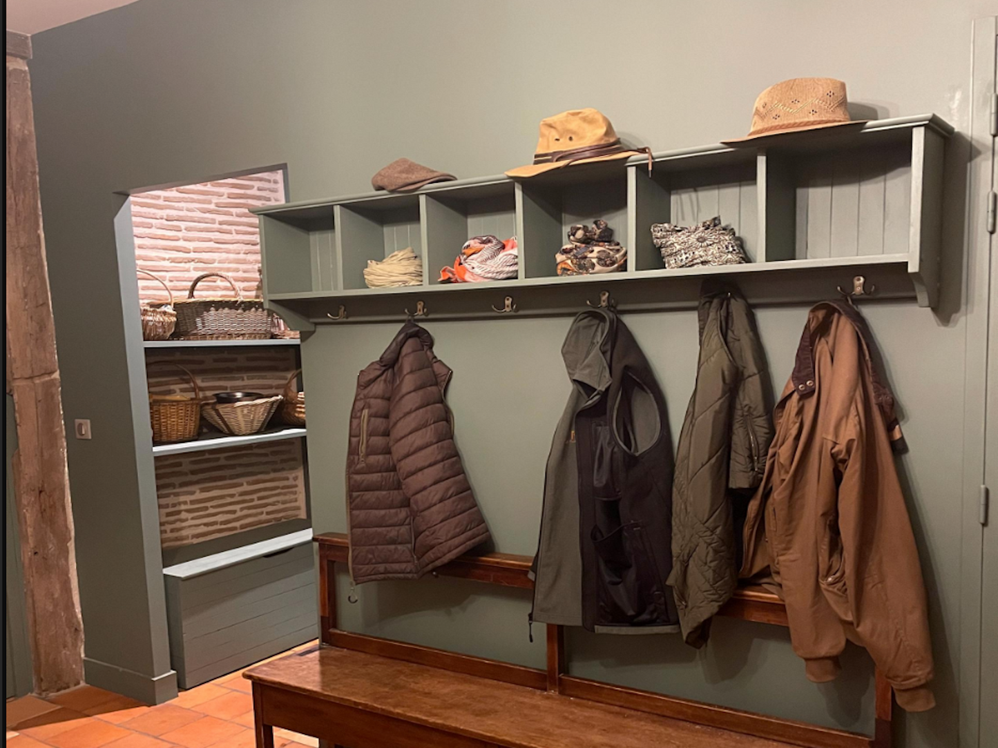 h22a Wall mounted coat rack | Hanger with top box compartments