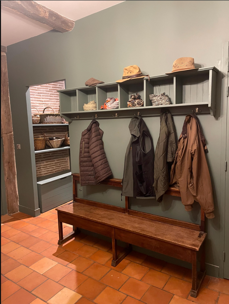 h22a Wall mounted coat rack | Hanger with top box compartments
