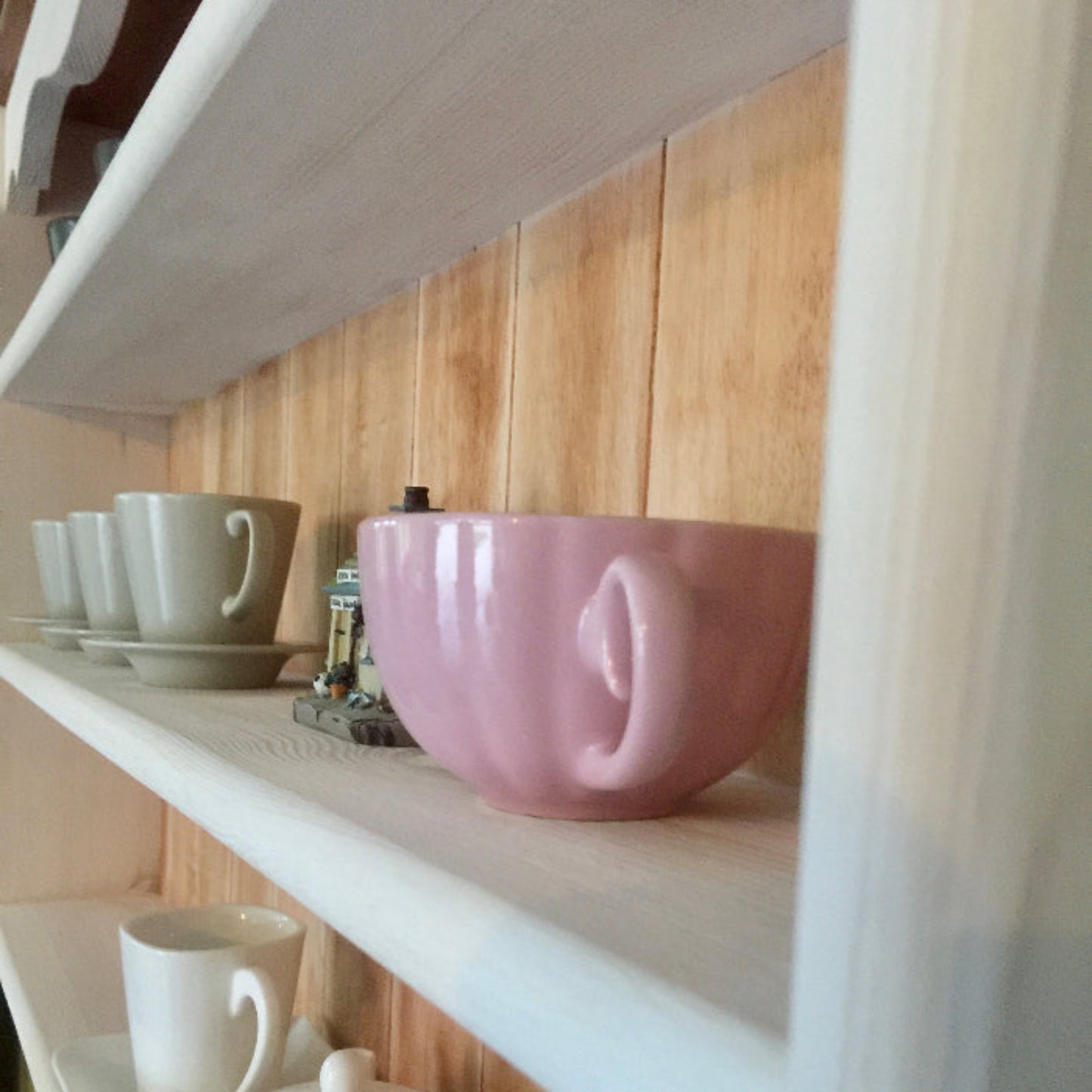 Celine — Mug & Display Shelf