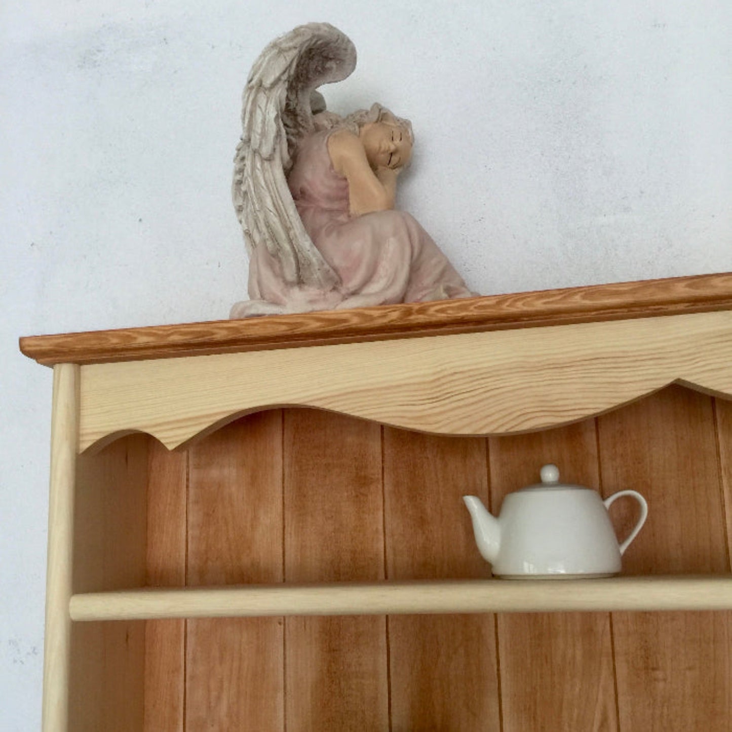 Celine — Mug & Display Shelf