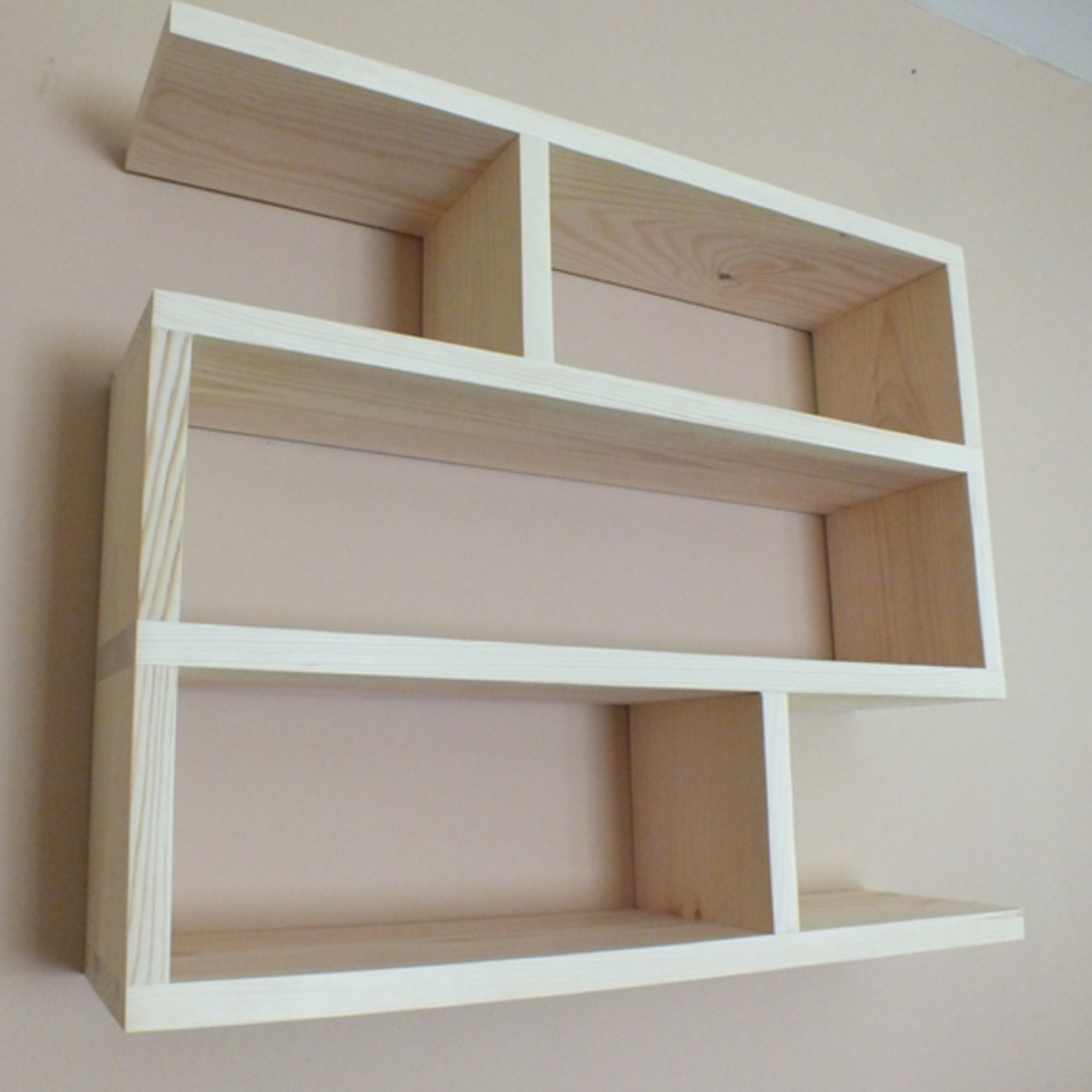 Isa — Modern Zigzag Wall Shelf