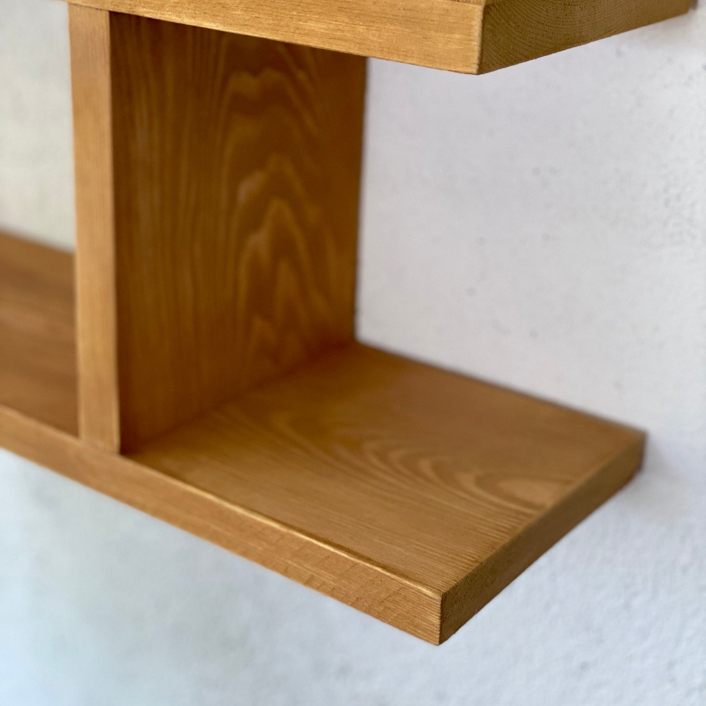 Isa — Modern Zigzag Wall Shelf