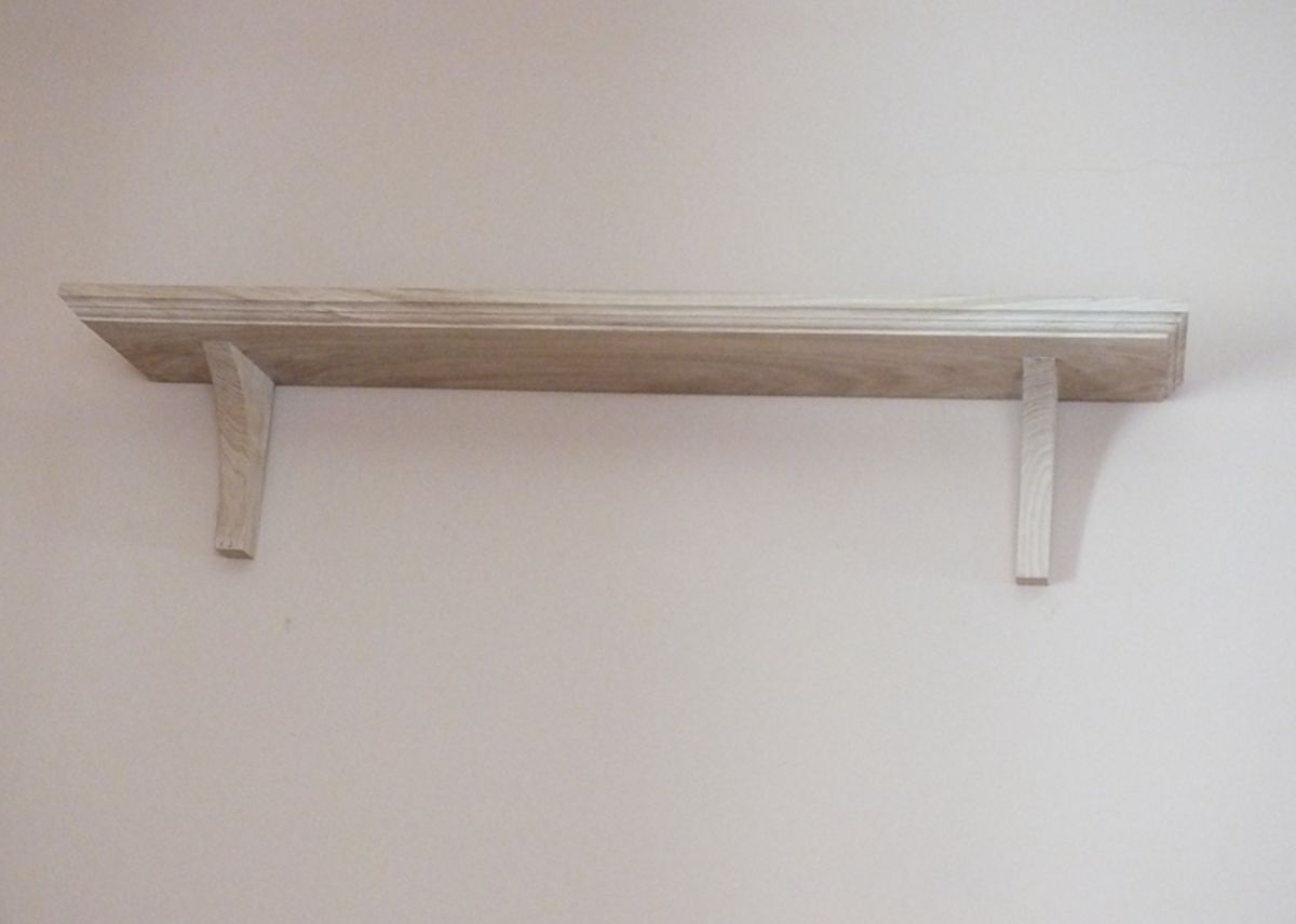 Vivienne – Handcrafted Solid Wood Wall Shelf with Decorative Brackets