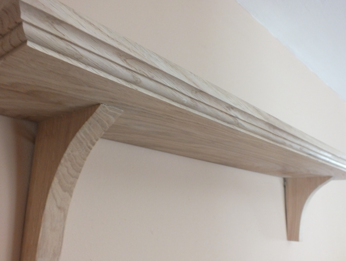 Vivienne – Handcrafted Solid Wood Wall Shelf with Decorative Brackets