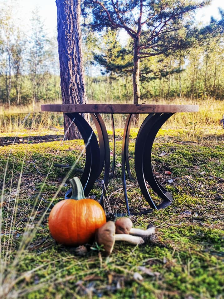 MAGIC MOON Designed coffee table made of solid oak top and metal frame