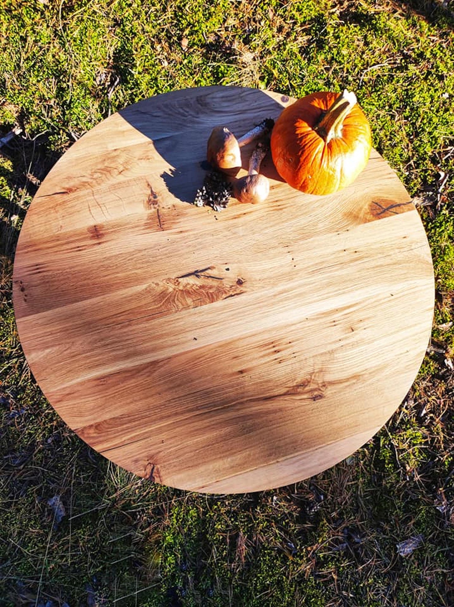 MAGIC MOON Designed coffee table made of solid oak top and metal frame