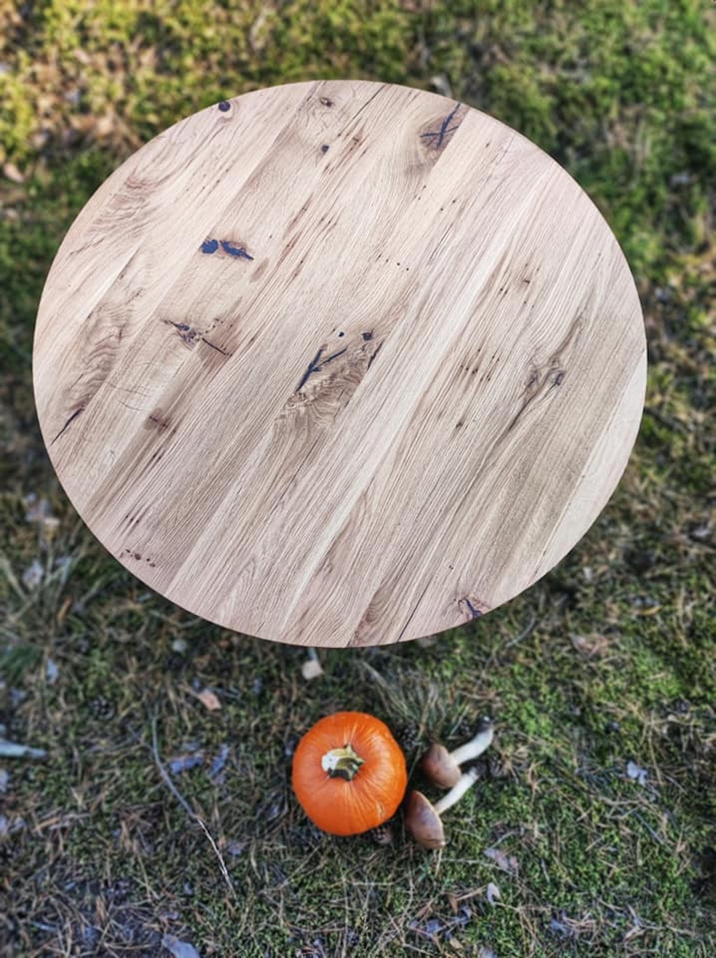 MAGIC MOON Designed coffee table made of solid oak top and metal frame