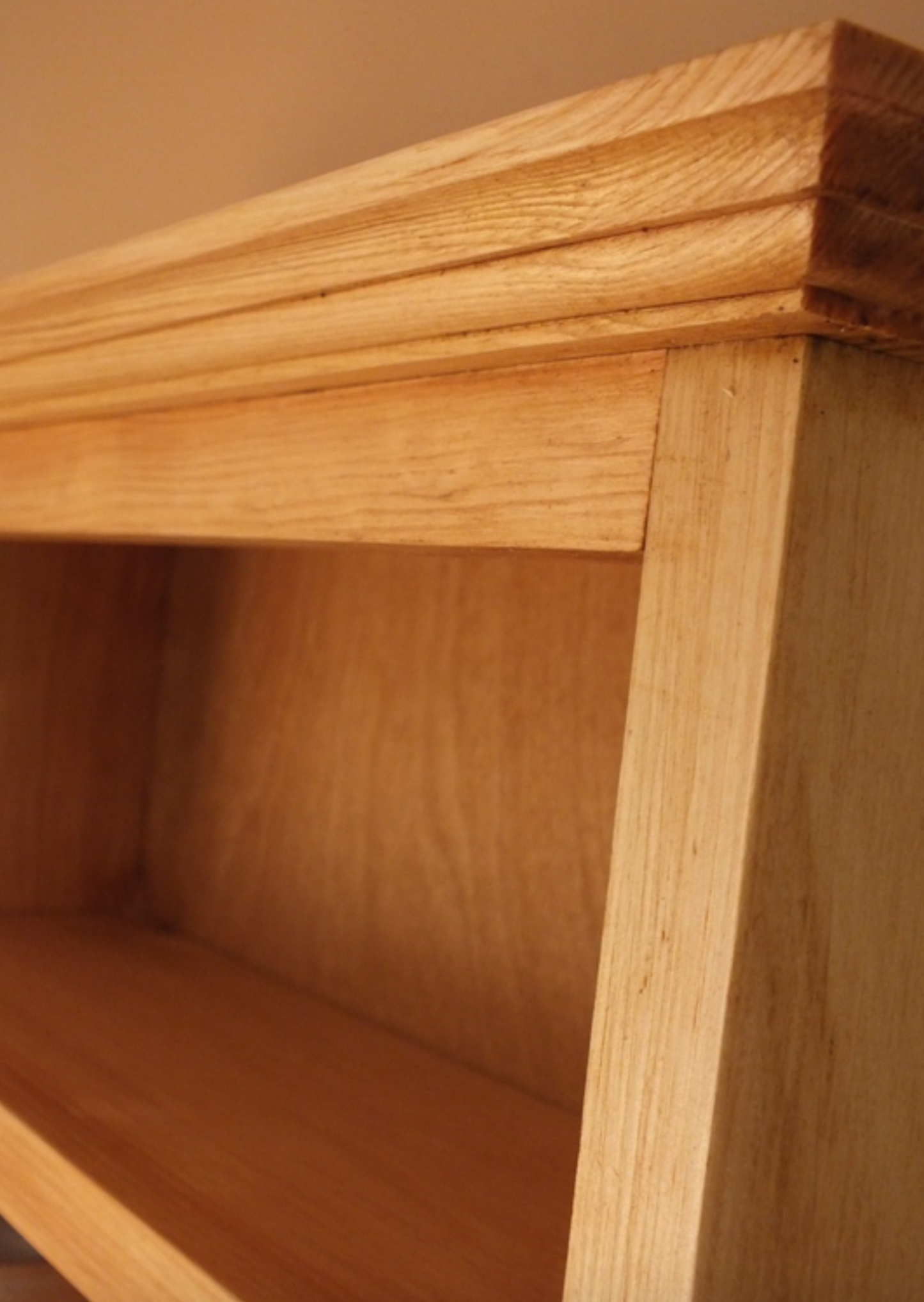 s115 Traditional wall mounted shelving unit with hooks