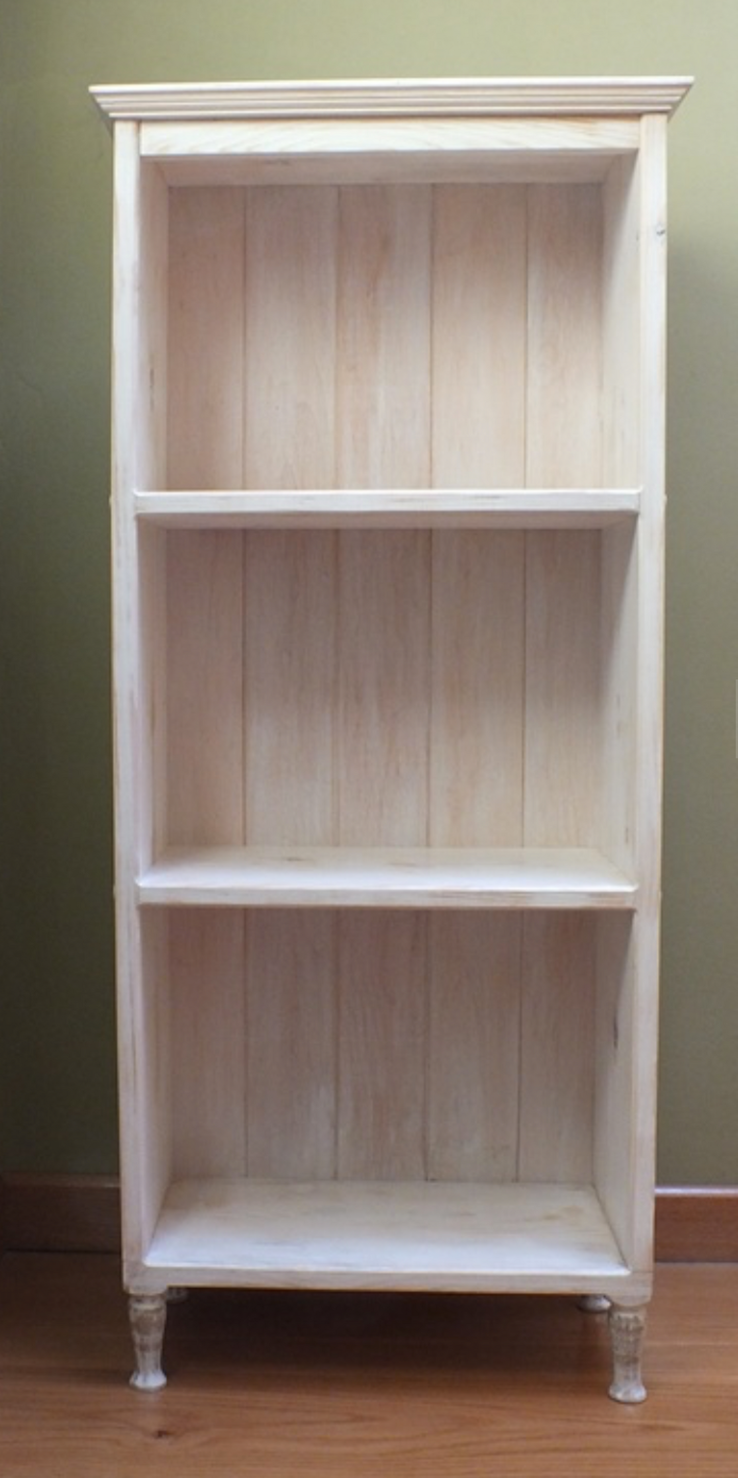 c23 Freestanding traditional bookcase cabinet made of solid pine