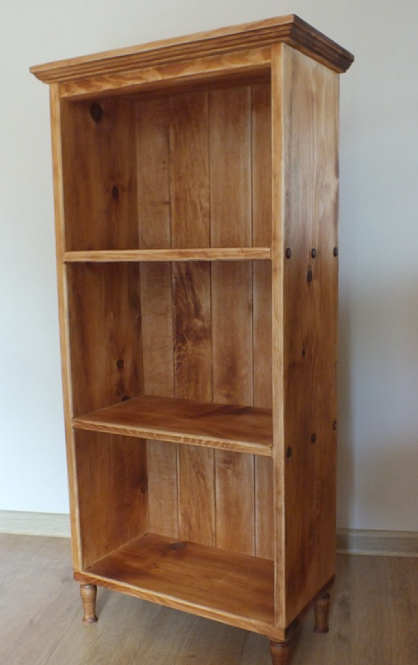 c23 Freestanding traditional bookcase cabinet made of solid pine
