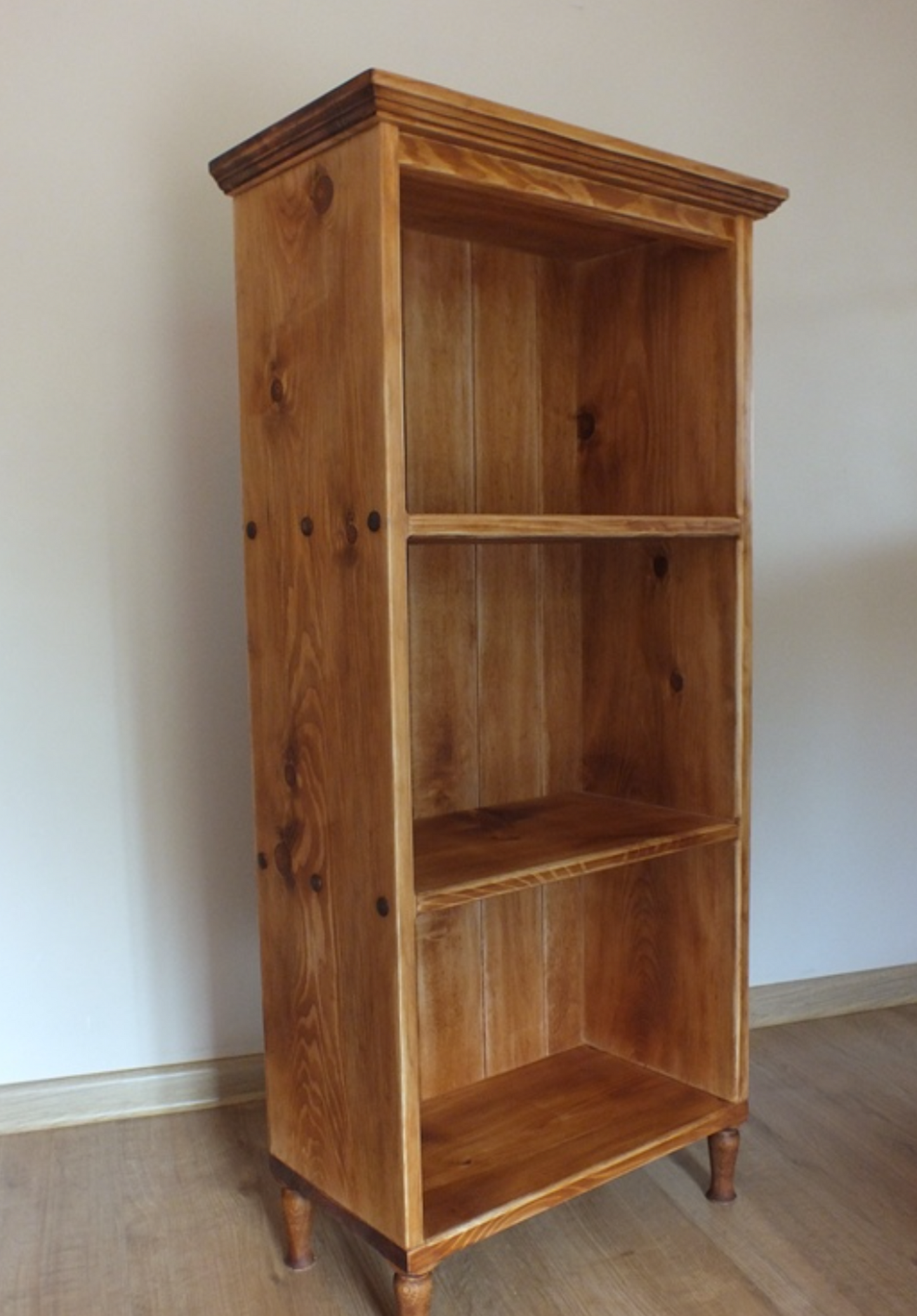 c23 Freestanding traditional bookcase cabinet made of solid pine