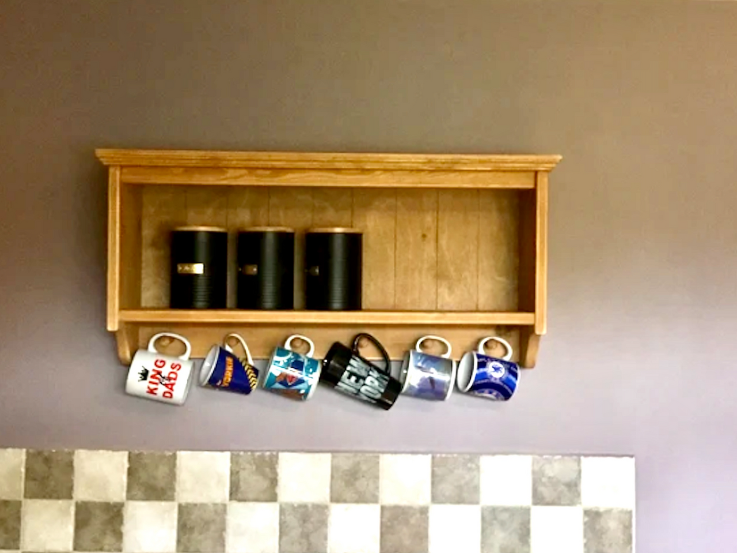 s70 Wooden cottage wall hanging cabinet with mug pegs