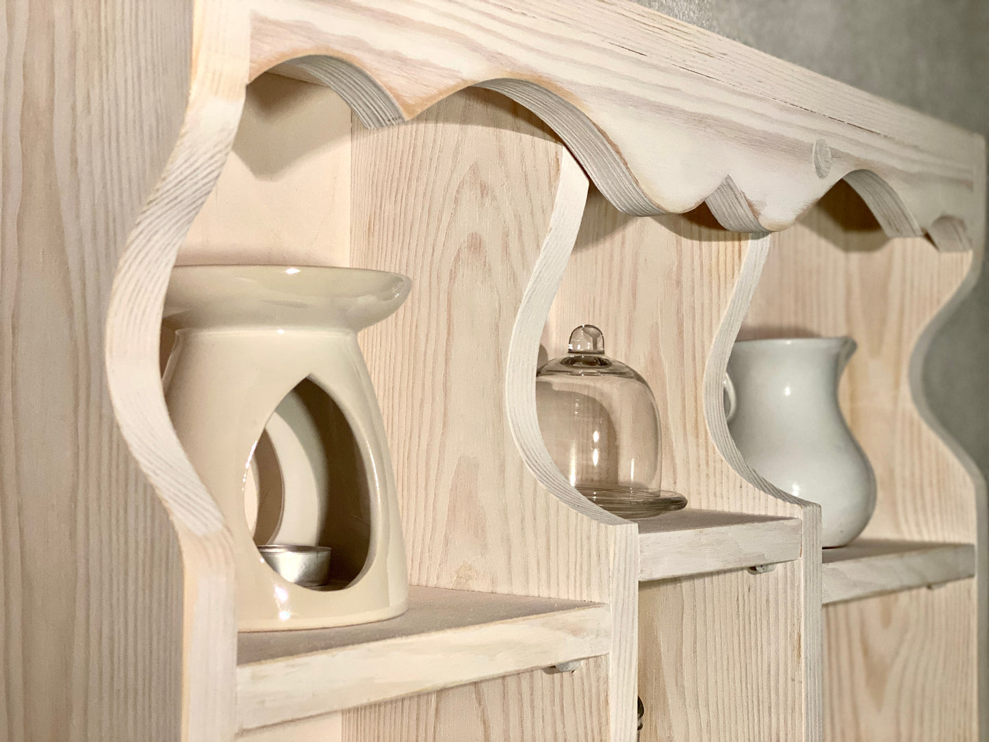 s94 Cottage cabinet with open compartments and drawers